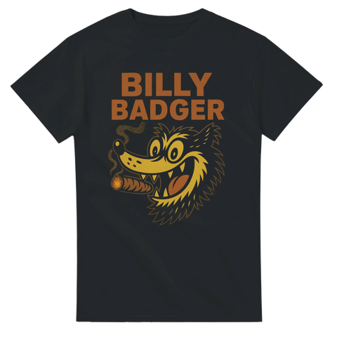 Svart t-shirt med retroinspirerad teckning av Billy Badger – en galen grävling med stirrig blick och ett brett flin, rökandes på en cigarr. Texten “BILLY BADGER” i stora orange bokstäver över motivet.