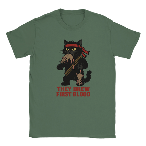 T-shirt med svart katt i Rambo-stil, med bandana och mus i munnen