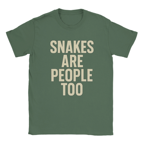 Snakes Are People Too tryck på grön t-shirt med stora blockbokstäver