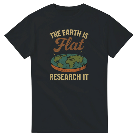 Svart t-shirt med retrotryck och texten The Earth is Flat Research It