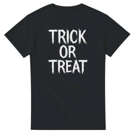 Svart t-shirt med vit text Trick or Treat i skräckstil