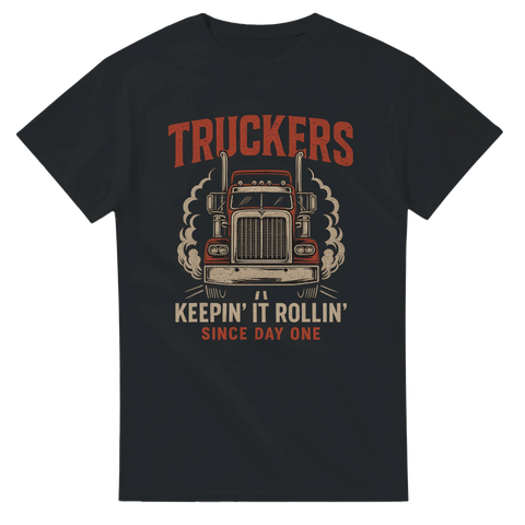 T-shirt med retro lastbilsmotiv och text Truckers Keepin’ It Rollin’