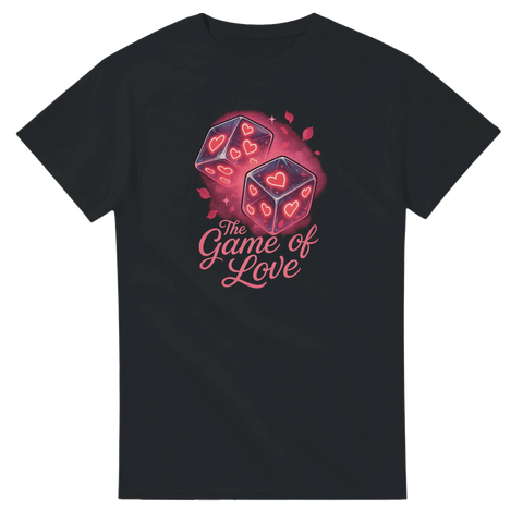 Svart t-shirt med rosa-röda tärningar med hjärtan och texten “The Game of Love” – romantisk och lekfull design för kärleksfull stil.