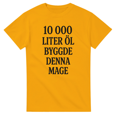 Gul t-shirt med svart text "10 000 liter öl byggde denna mage"