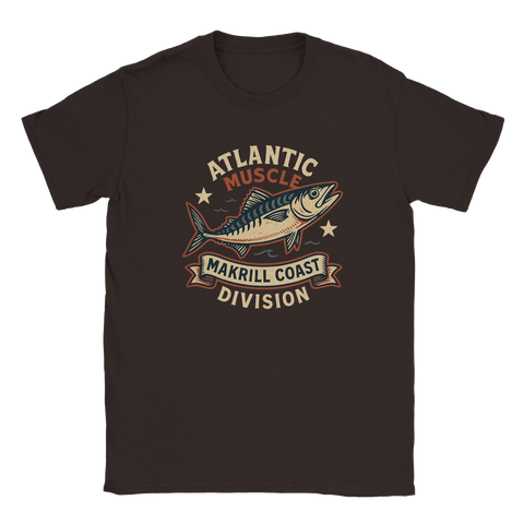 Brun t-shirt med illustration av en makrill och texten "Atlantic Muscle – Makrill Coast Division"