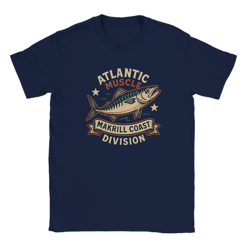 Marinblå t-shirt med illustration av en makrill och texten "Atlantic Muscle – Makrill Coast Division"