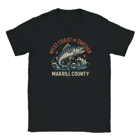 Svart t-shirt med motiv av en hoppande makrill, text "West Coast of Sweden – Makrill County"