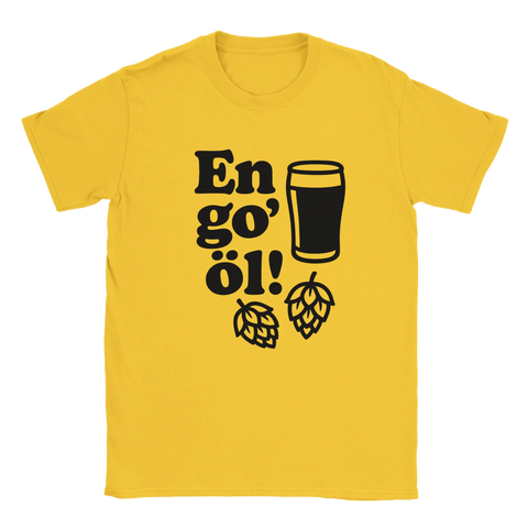 Gul t-shirt med texten En go’ öl och illustration av ölglas och humlekottar