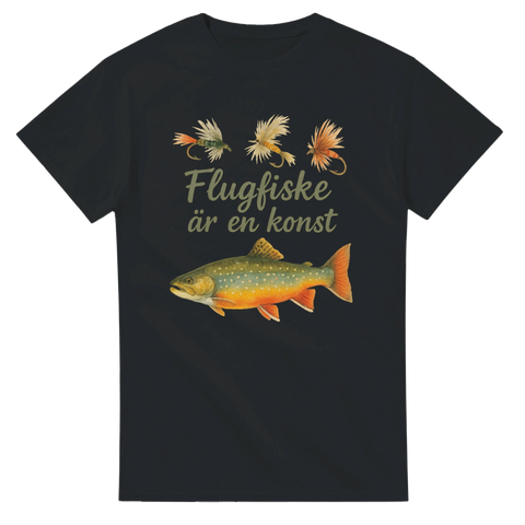 Svart t-shirt med texten Flugfiske är en konst, illustrerad öring och tre flugfiskeflugor i naturinspirerad stil
