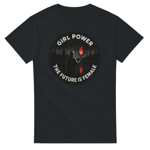 Svart t-shirt med kvinna som håller en fackla vid en sjö, text: "Girl Power – The Future Is Female"