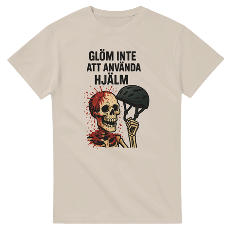Beige t-shirt med blodig dödskalle som håller en hjälm och texten "Glöm inte att använda hjälm"