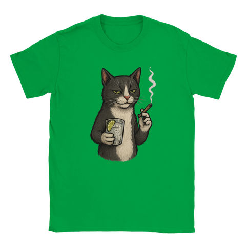 Grön t-shirt med tecknad katt som röker cigarett och håller en drink