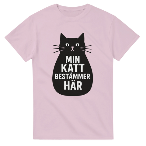 Rosa T-shirt med texten Min katt bestämmer här och katt-silhuett