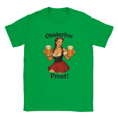 Grön t-shirt med Oktoberfest-pinup som håller öl och texten "Prost!"