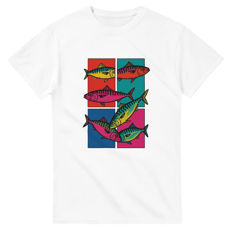 Vit t-shirt med färgstarka makrillar i fyrfälts pop art-stil inspirerad av Andy Warhol