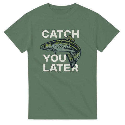 Grön t-shirt med tecknad fisk och texten "Catch You Later" i stora bokstäver