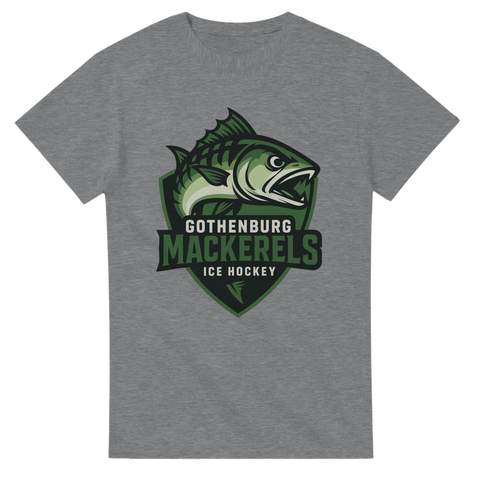 Grå t-shirt med logotyp i sportstil: arg makrill, sköld och texten "Gothenburg Mackerels – Ice Hockey"