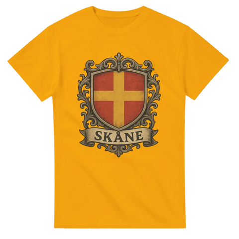 Gul t-shirt med Skånes vapensköld i rött och gult med dekorativ ram.