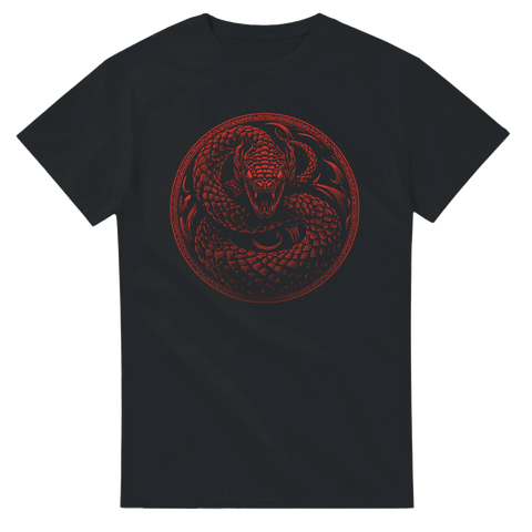 T-shirt med röd orm i cirkelmotiv mot svart bakgrund