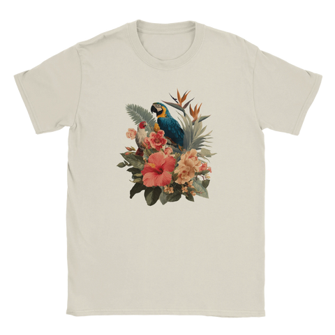 T-shirt med blågul papegoja och tropiska blommor mot ljus bakgrund