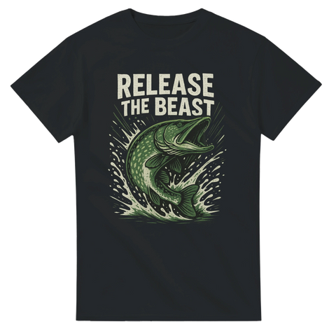 Svart t-shirt med detaljerad illustration av en hoppande gädda och texten "Release The Beast" – perfekt för predatorfiske och gäddfiskare