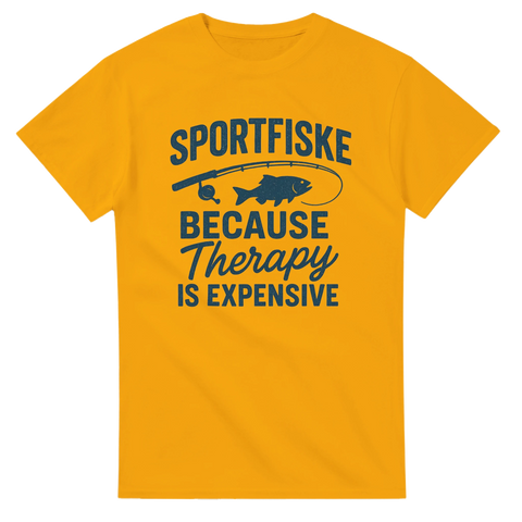 T-shirt med texten Sportfiske Because Therapy is Expensive och fiskespö