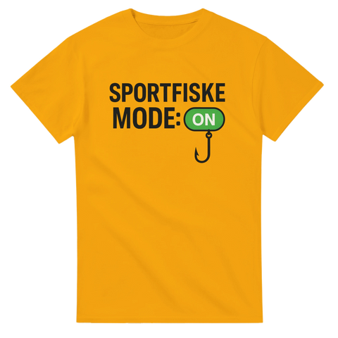 T-shirt med texten Sportfiske Mode: ON och fiskekrok