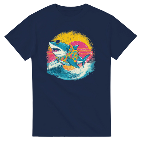 T-shirt med tecknad haj som surfar i solnedgång med Hawaii-skjorta