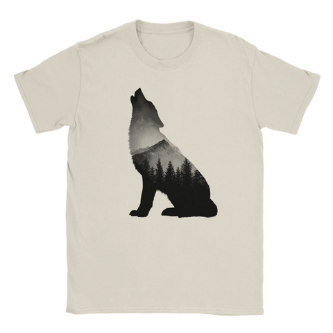 T-shirt med ylande varg fylld med skog och berg i svartvit design