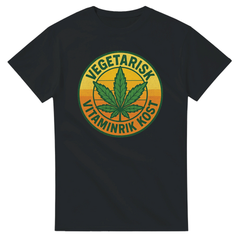 Svart retroinspirerad t-shirt med stort grönt cannabisblad och texten "Vegetarisk Vitaminrik Kost" – perfekt för växtbaserade livsstilsval