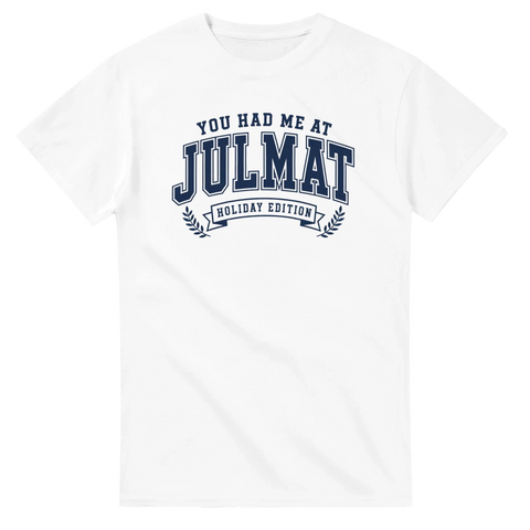 College-inspirerat tryck med texten You had me at julmat på vit t-shirt