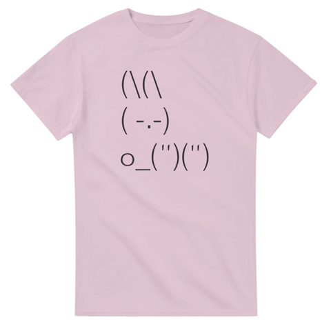 Rolig ASCII-illustration av en kaninrumpa – humoristiskt tryck på rosa tröja