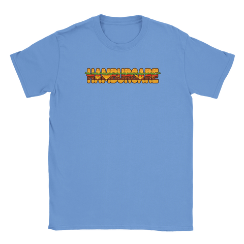 Ljusblå t-shirt med illustrerad hamburgartext i lekfull street food-stil