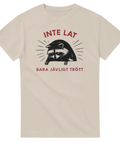 Grafiskt motiv av utmattad tvättbjörn på en beige t-shirt