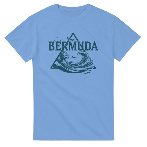 Stilren illustration av havets vågor och mytomspunna triangeln på blå t-shirt