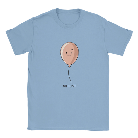 Nihilist-ballong med uttryckslöst ansikte på ljusblå t-shirt, minimalistisk design.