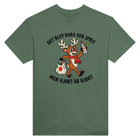 Grön t-shirt med en hjort, flaska och texten ”Det blev bara ren sprit – men hjort är hjort”.