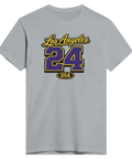 Los Angeles 24 USA texttryck i gult och lila på grå t-shirt, sportig college-stil.