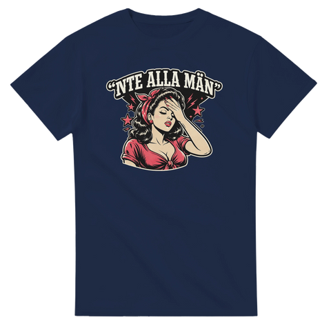 Klassisk 50-tals estetik med ironiskt citat och kvinna som suckar på marinblå t-shirt