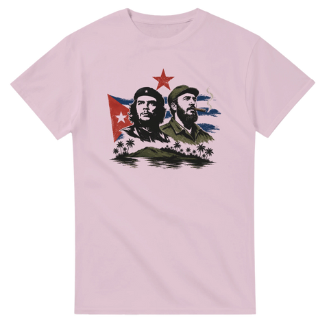 Karibiskt landskap och revolutionära ikoner som tryck på ljusrosa t-shirt