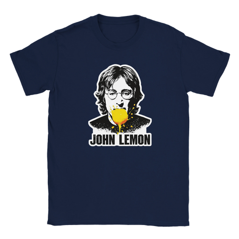 John Lemon popkonst-porträtt spottar gul citron på marinblå t-shirt.