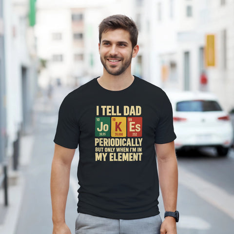 T-shirt med färgade bokstavsrutor och en engelsk ordvits om dad jokes och kemi