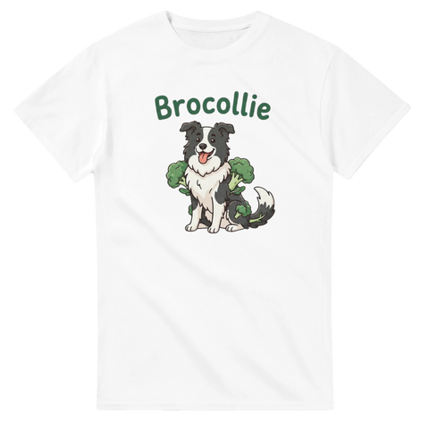 Illustration av Border Collie med broccoli och texten Brocollie – grafisk t-shirt