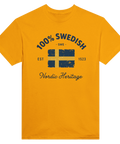Nordiskt arv-design med sliten svensk flagga på gul t-shirt