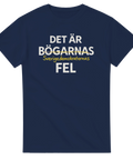 Marinblå t-shirt med grafiskt citat-tryck baserat på svensk humorklassiker