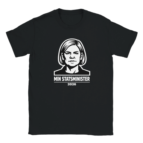 Svart t-shirt med vitt tryck av Magdalena Andersson i politisk affärsstil