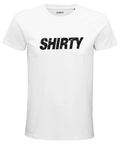 Vit t-shirt med en kaxig textdesign i minimalistisk stil