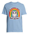Kawaii-katt med regnbåge, text "THE HORRORS PERSIST BUT SO DO I" på ljusblå t-shirt.