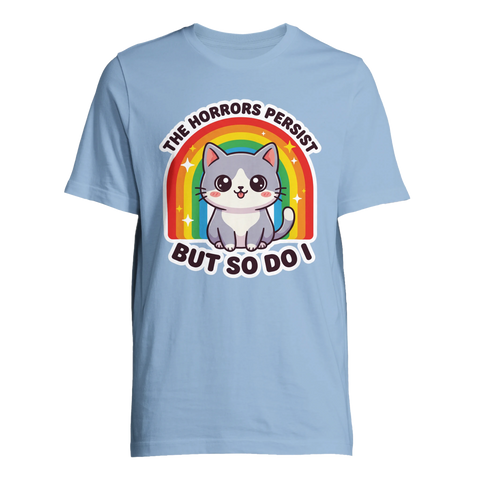 Kawaii-katt med regnbåge, text "THE HORRORS PERSIST BUT SO DO I" på ljusblå t-shirt.