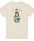 Tecknad Greta Thunberg kramar jorden, text "How Dare You Speak For The Earth?" på beige t-shirt.